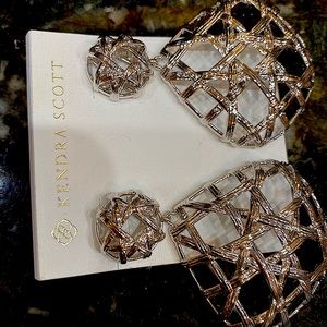 Beautiful Kendra Scott Natalie earrings